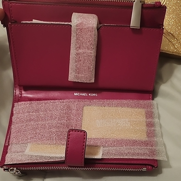 Michael Kors Pink Clutch with Signature Monogram - Picture 4 of 7